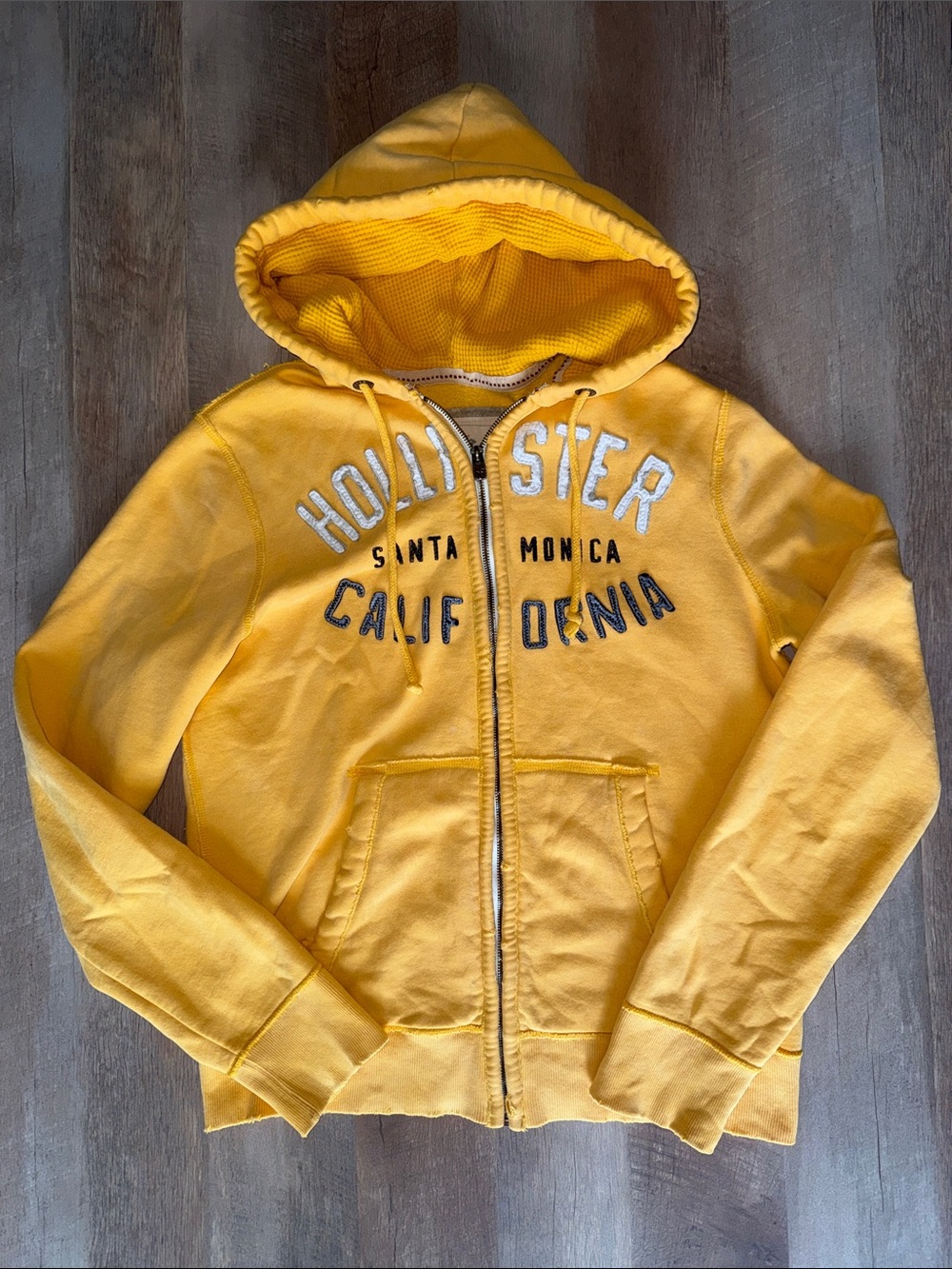 Hollister Y2K Men’s Yellow Zip-Up Hoodie Large